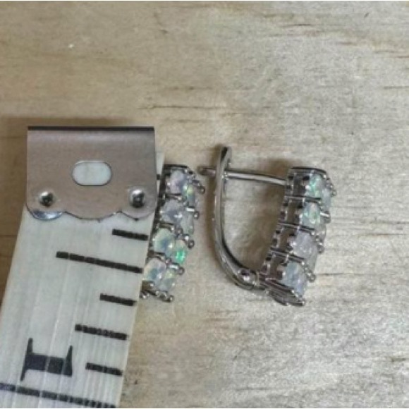 Sterling Silver marked and beautiful double strand Opal pierced Earrings. 1/2 “ - Picture 5 of 5